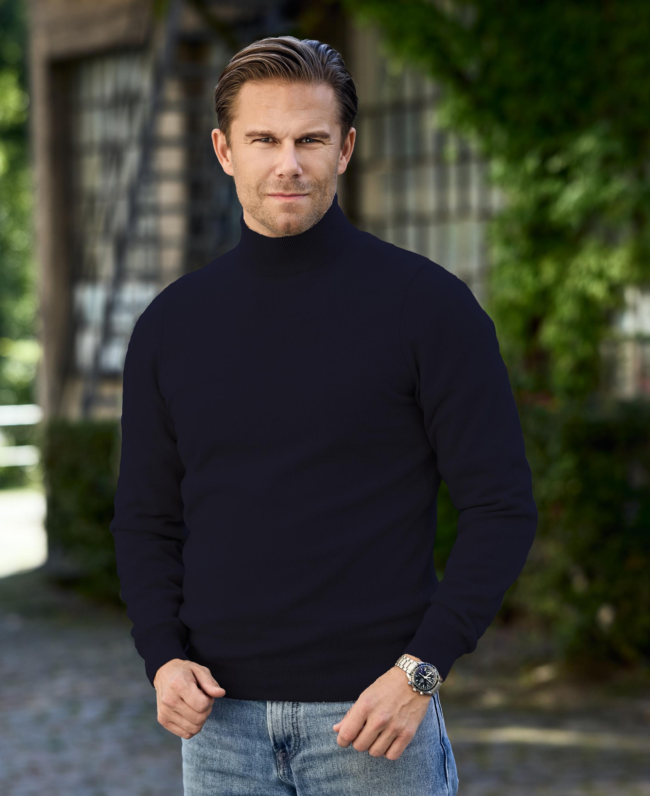 Men M Neck Plain Navy