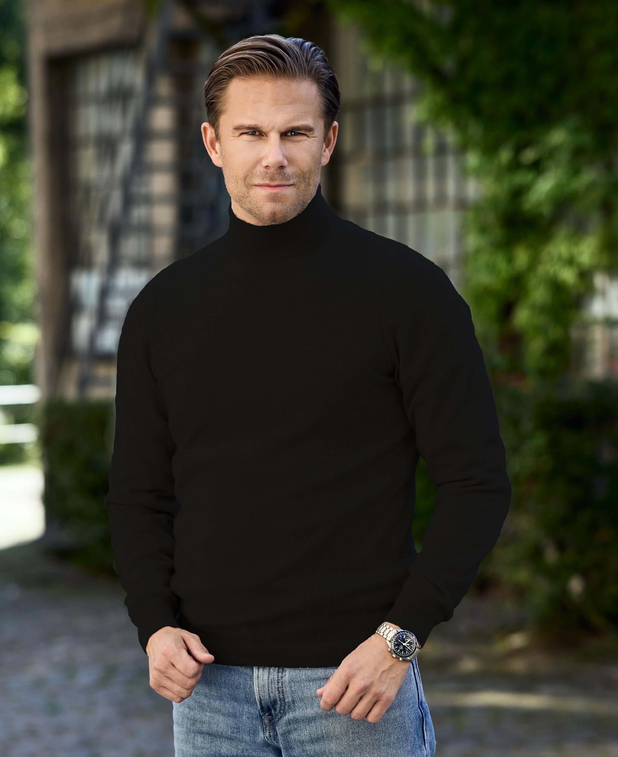 Men M Neck Plain Black