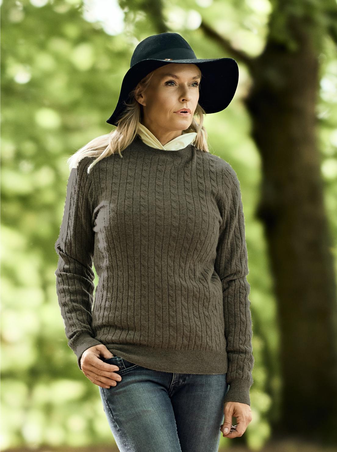 Women Crew Neck Cable Brown